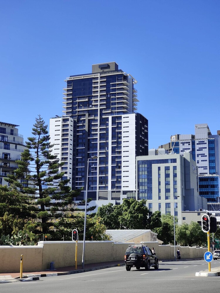 Exclusive Apt With Balcony, Stunning Views & Pool