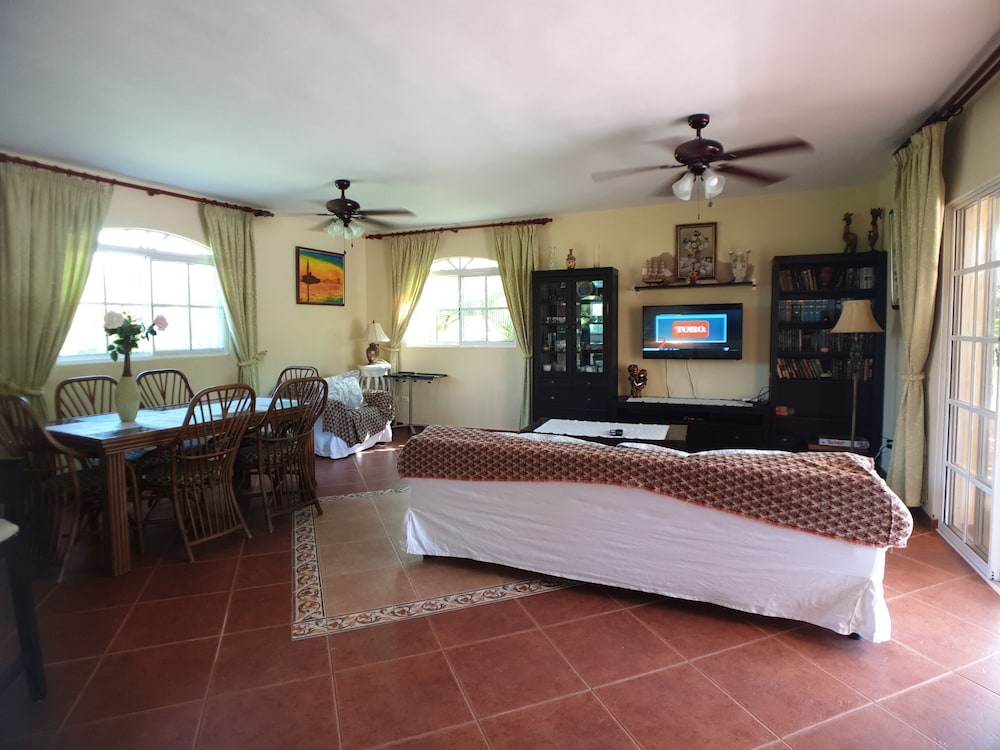 Great Privacy 3 Bedroom Villa Near the Beach view 4