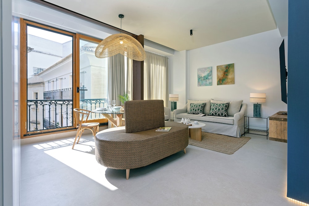 Bright Apartment in Seville. Tomás de Ibarra II