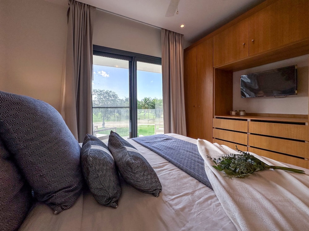 Fantastic new Golf View Apartment