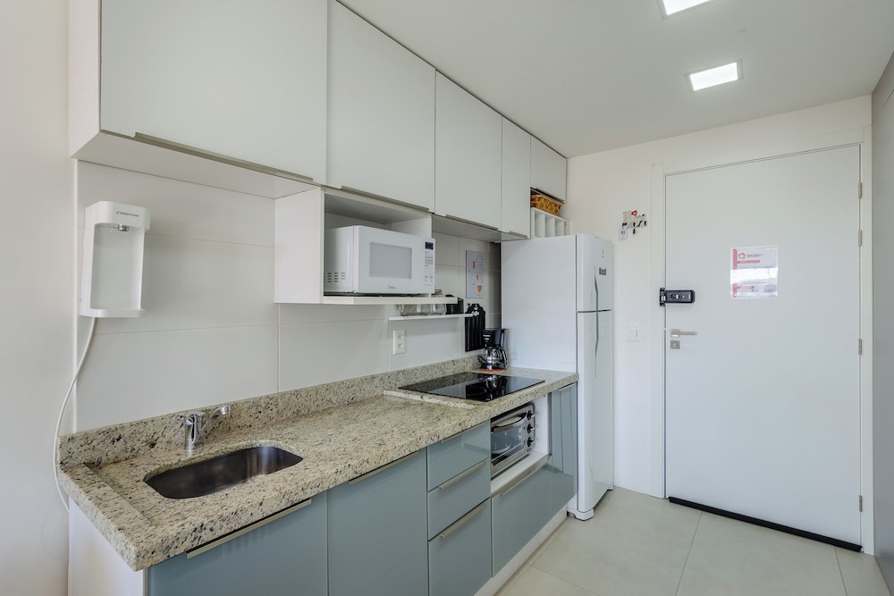 Beautiful Apartment in Condo With Pool Rpf0605