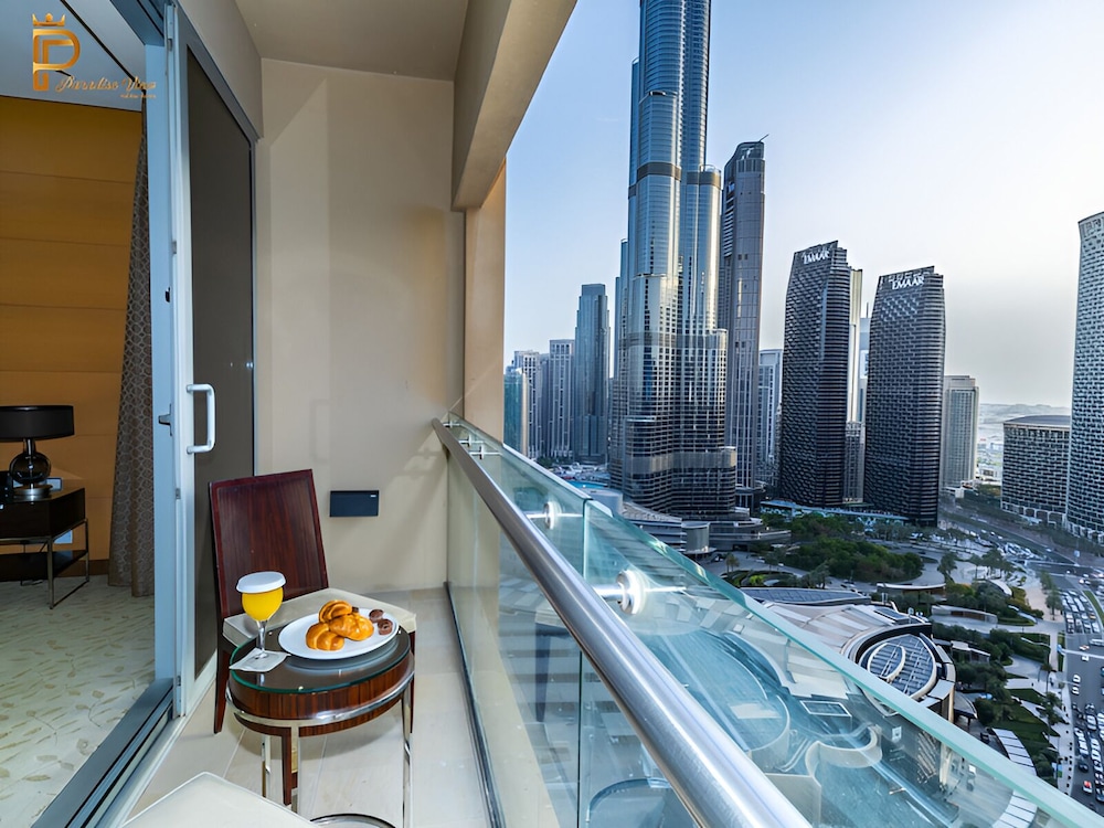 Large Modern 1-Bedroom Apartment in Bay Square 9