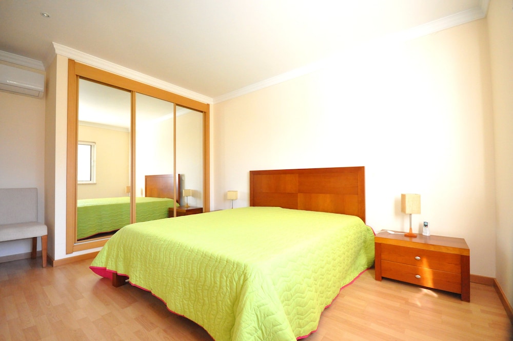 6 Bedrooms, Walking Distance to Amenities, Private Pool, Free AC and Wifi view 5