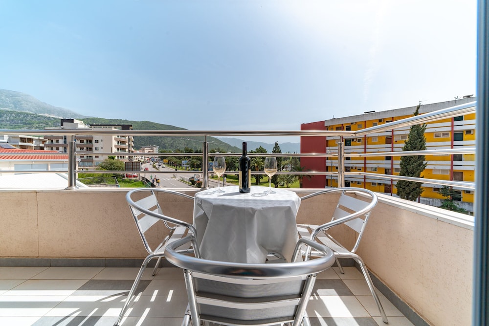 SMS Apartments