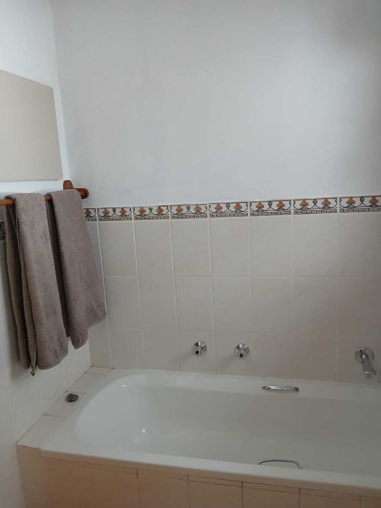 Oaktree Guest House