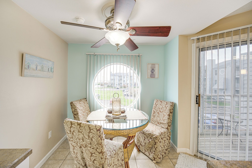 1 Mi to Ferry: Port Clinton Condo w/ Beach View!