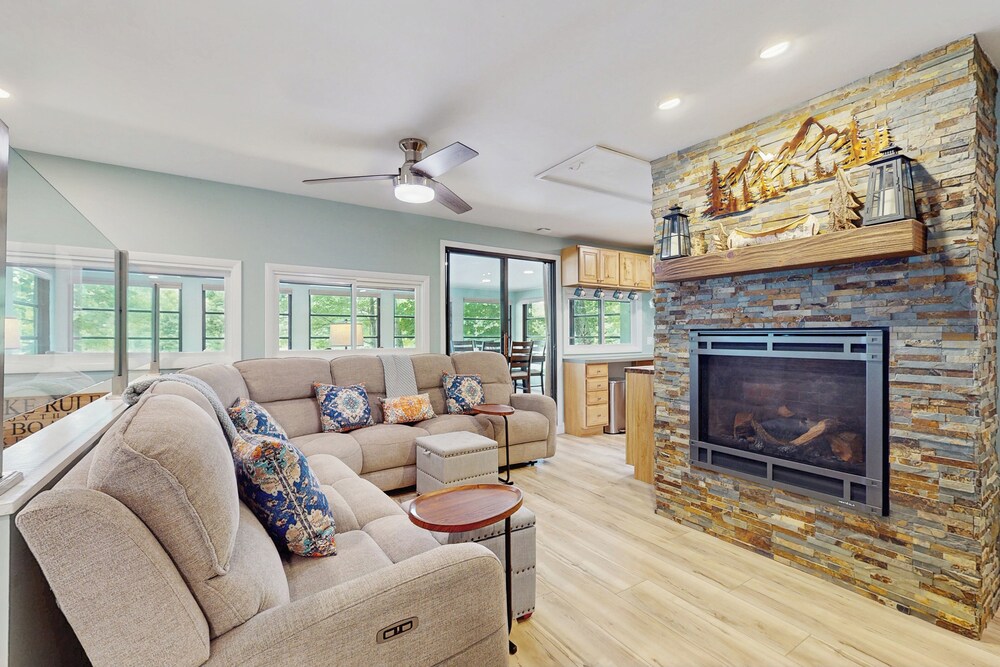 Hot Tub + Deck: Waterfront Home on Sacandaga Lake