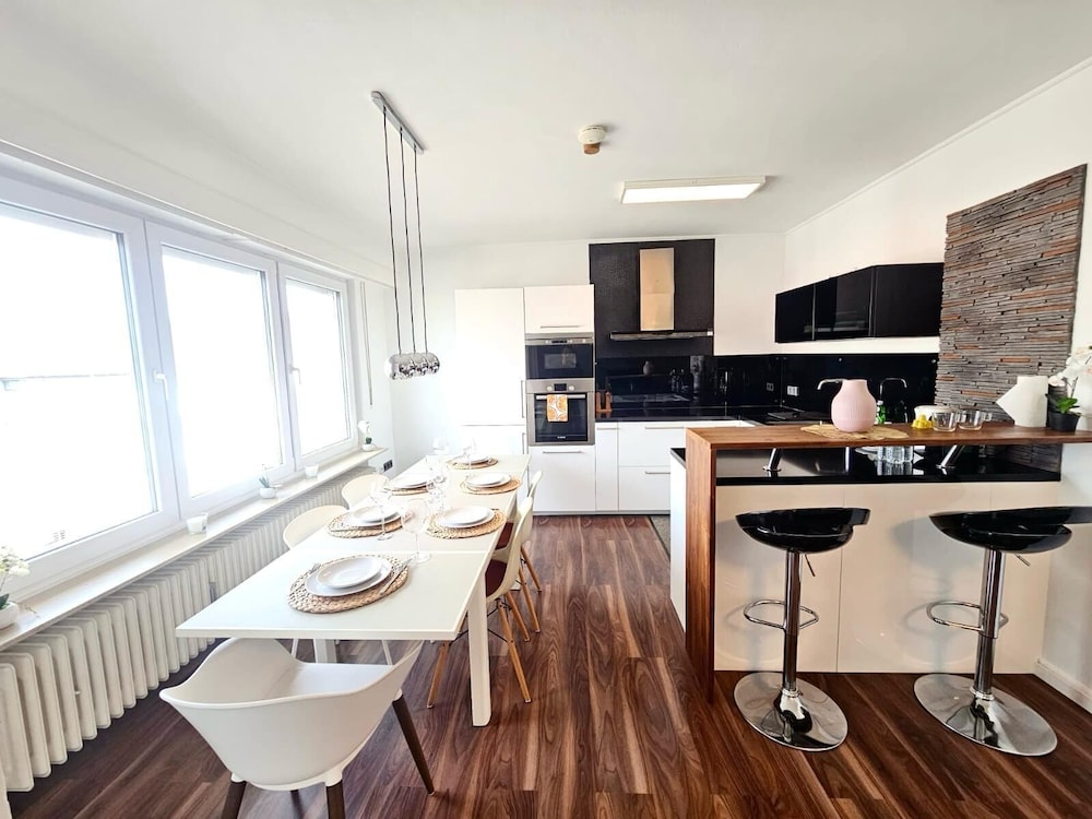 Charming 3 bedrooms with a cozy terrace