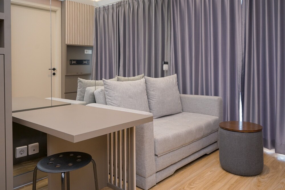 Nice and Cozy 2BR at Parkland Avenue Apartment