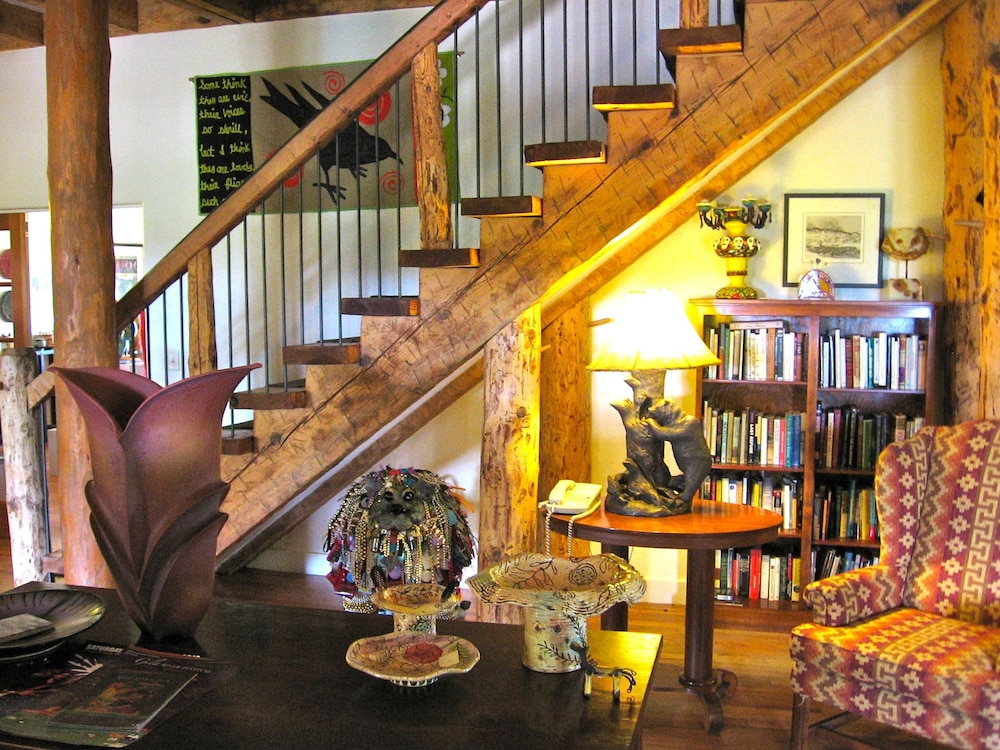 Bear Mountain Lodge