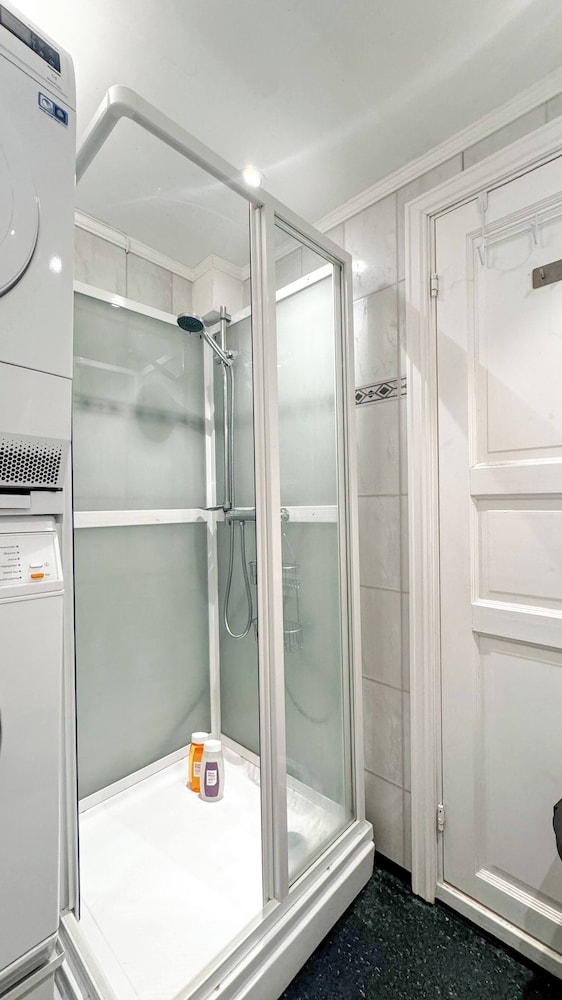 Cozy 2BR Apartment With Parking