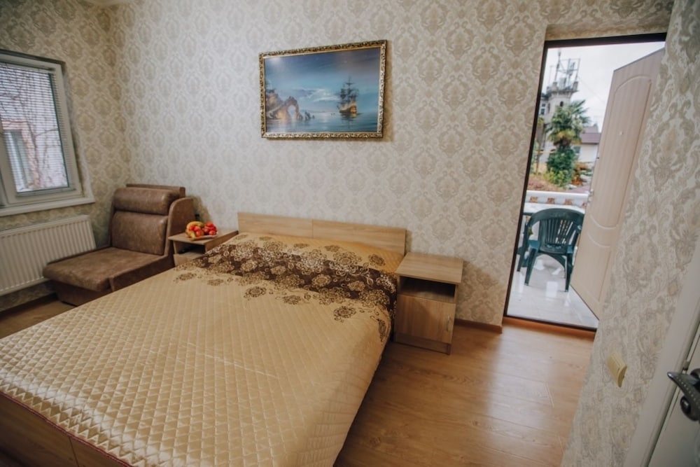 Laura Guest House