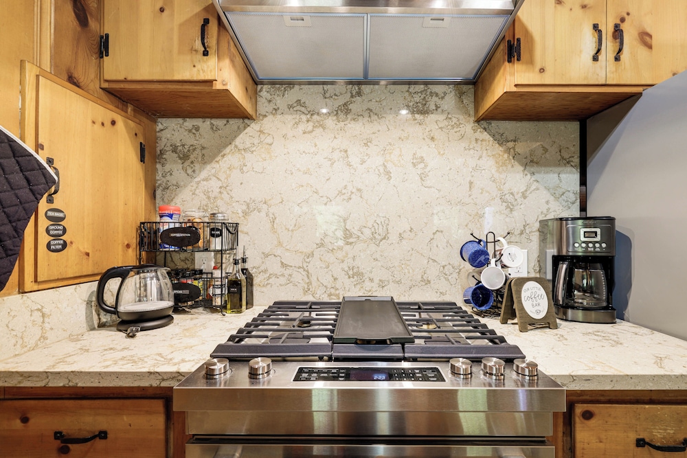 Community Lake Access: Peaceful Cabin in Sonora!