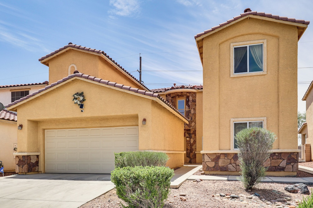North Las Vegas Home w/ Hot Tub - 14 Mi to Strip!
