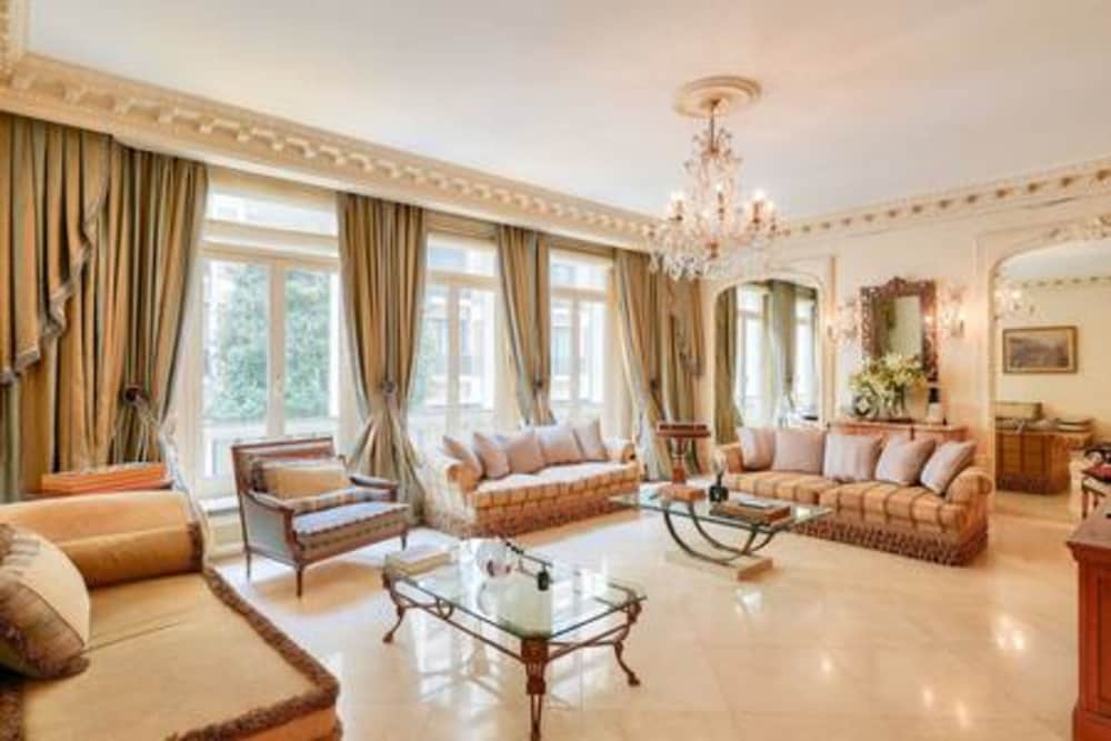 Royal Montaigne in Paris