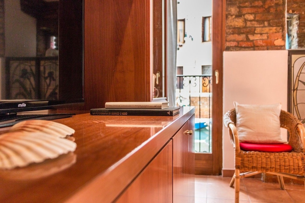 Venice Canal View Boutique Apartment