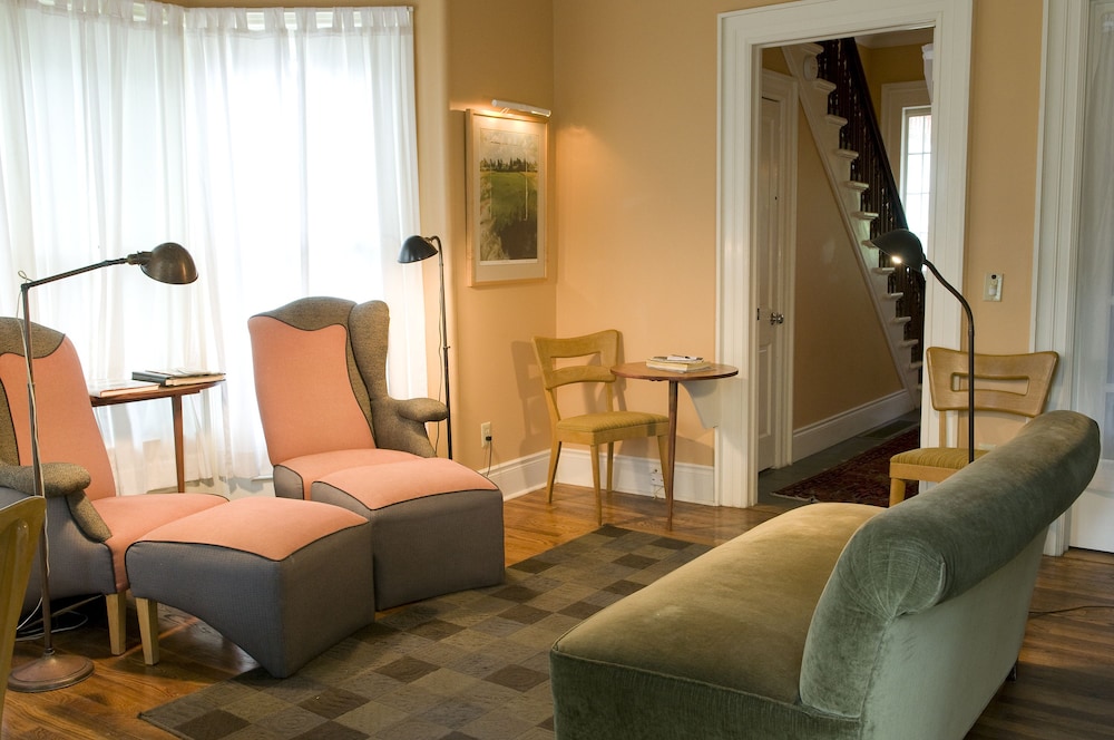 Inn On Columbia