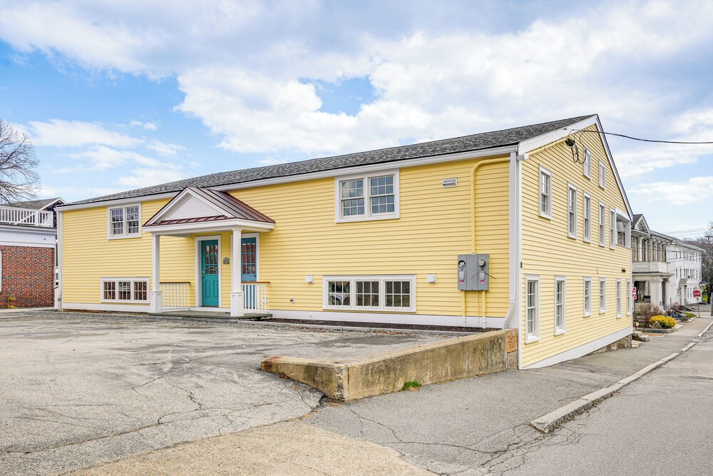 Walk to Front Beach: Dtwn Rockport Retreat!