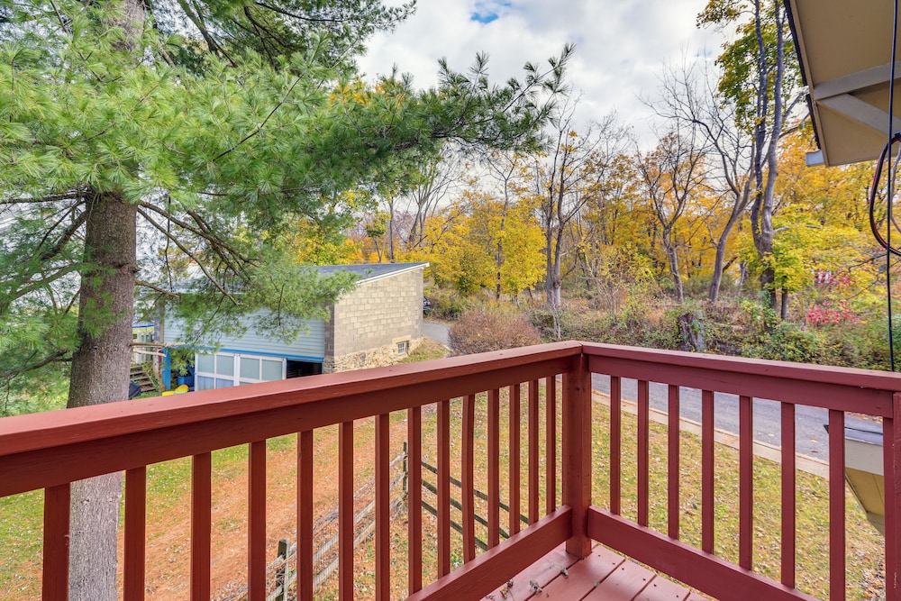 Updated Getaway w/ Sauna & Yard in Bloomsbury!