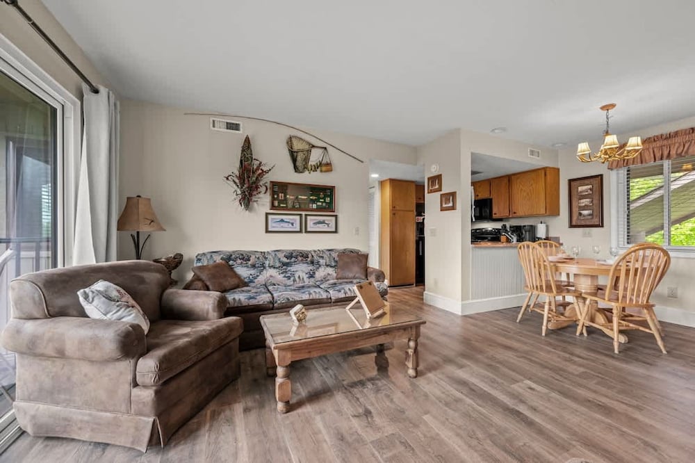 Mountain Views Sleeps 6 Heated Pool Hot Tub