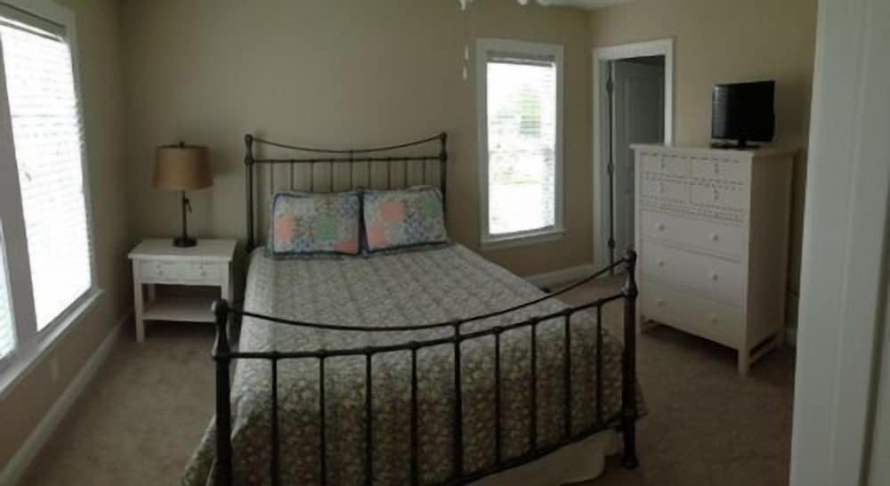 Fishers By The Sea 4 Bedroom Home by RedAwning view 2