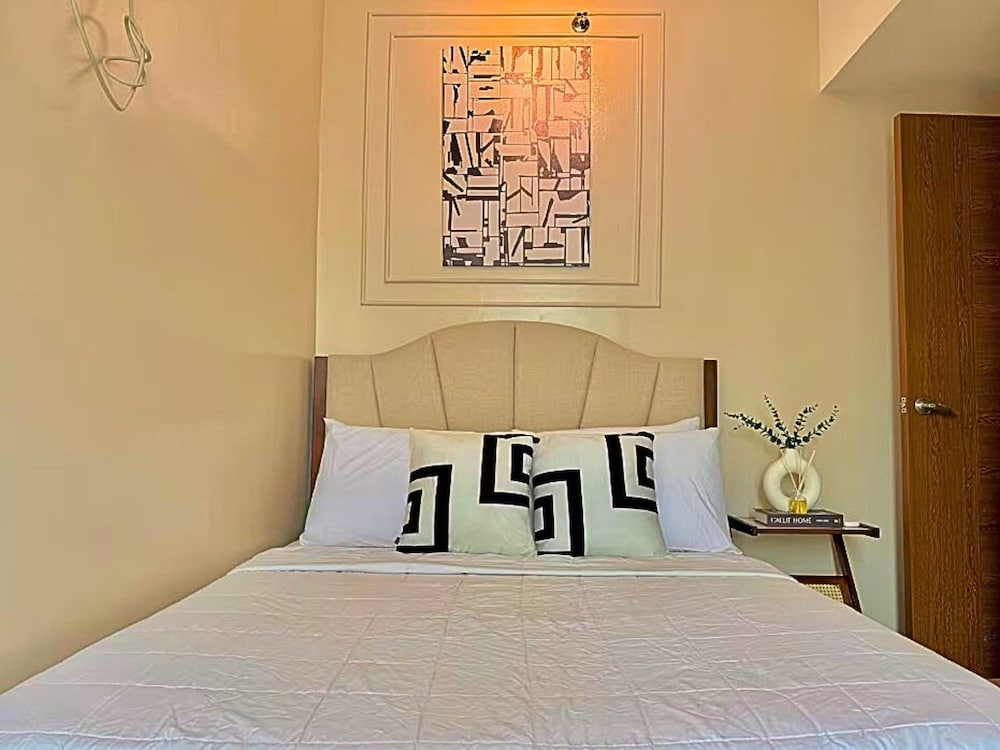 Live Luxury Living at BGC Venice