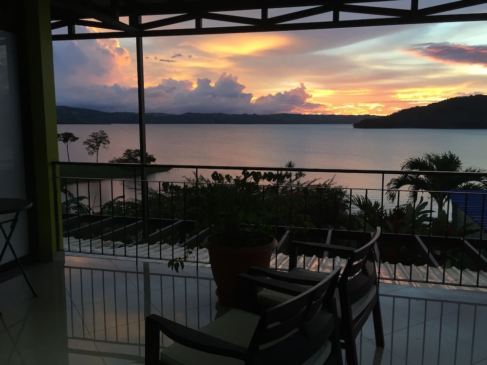 BlueBay Bugenvil Lake Lodge