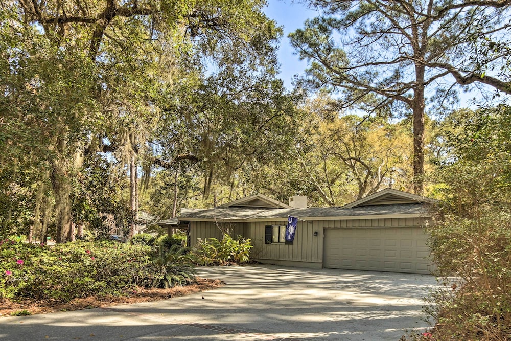 < 1 Mi to Beach: Family-friendly Hilton Head Home view 4