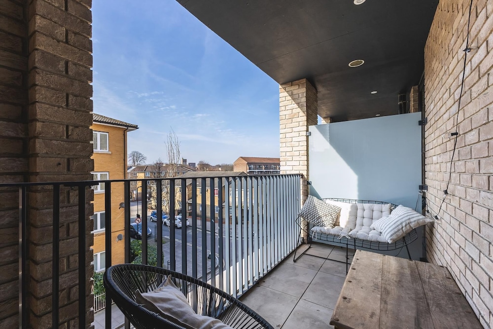 Stylish Hackney Wick Apartment With Terrace