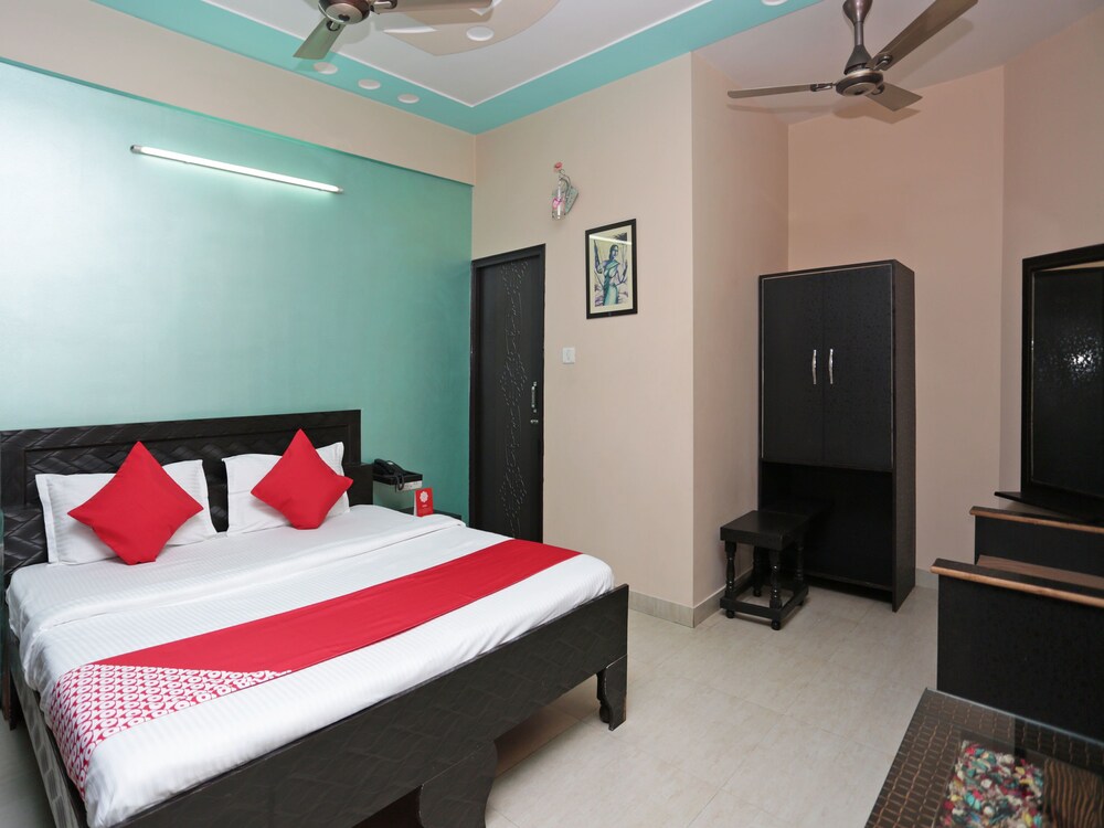 OYO 13388 Hotel Virgo