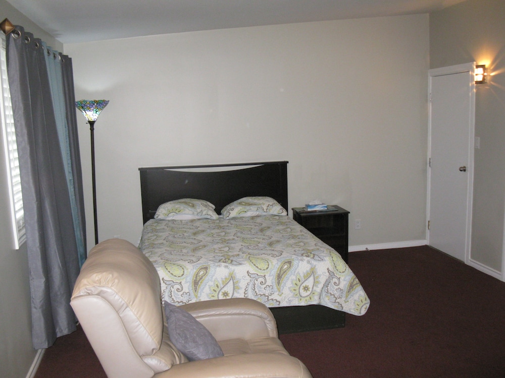 Goodman's Motel view 4