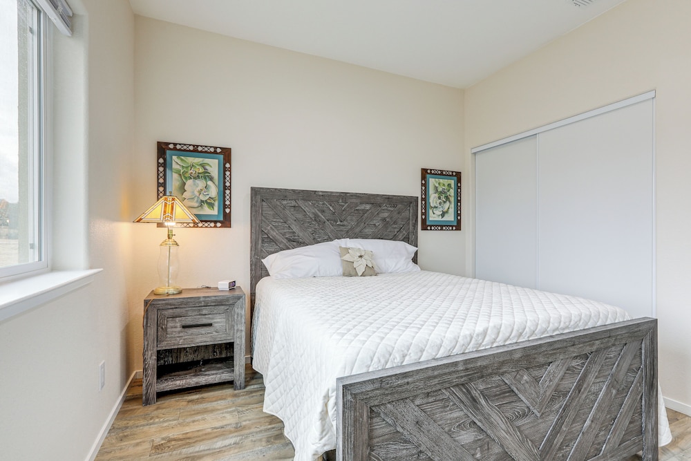 On-site Winery: Rural Plymouth Getaway!