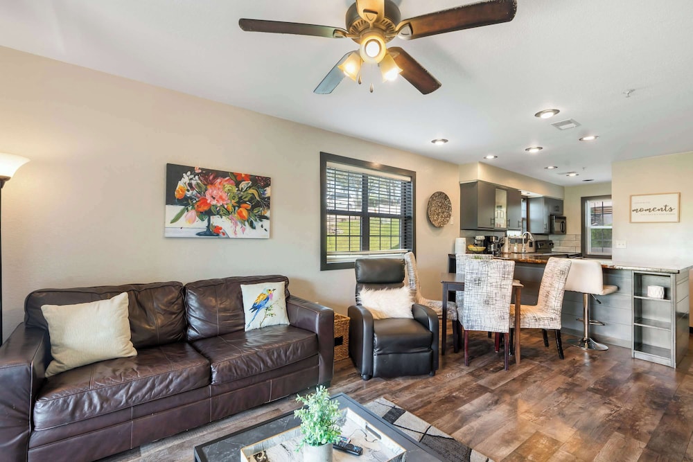 Peaceful Resort Condo Holiday Home for 6