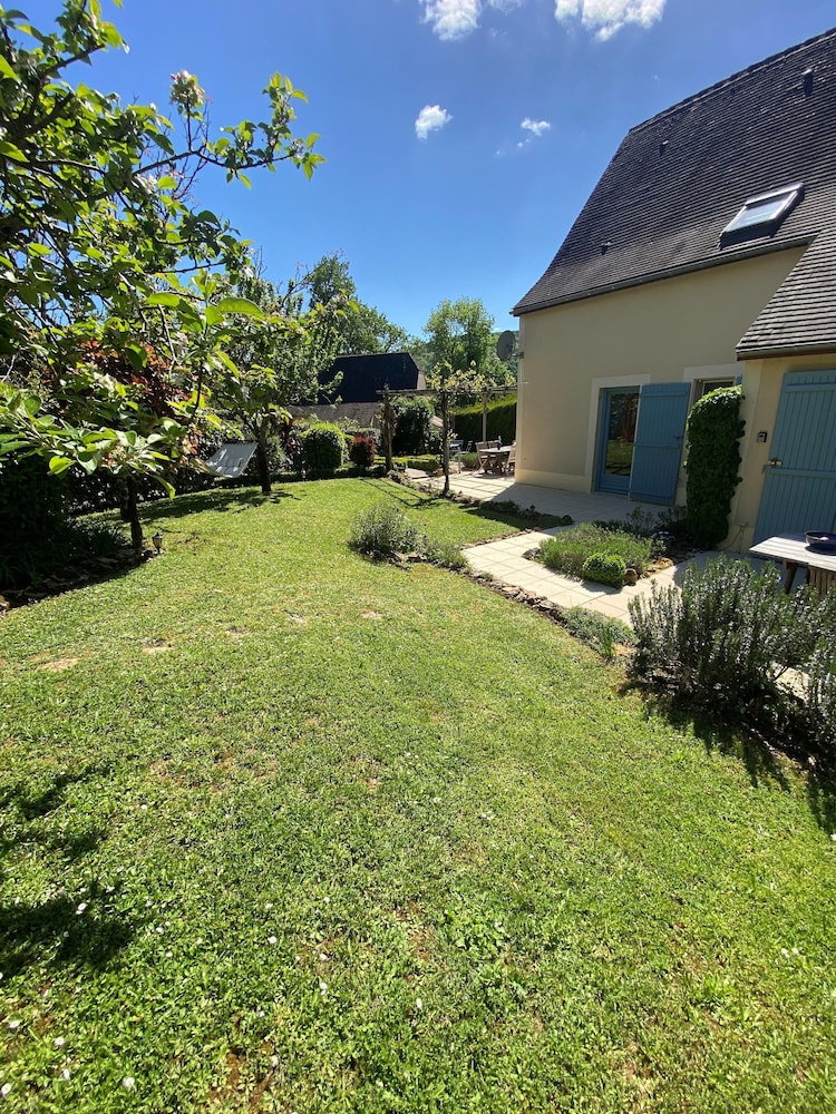 Quiet Holiday Home With Pool in the Dordogne