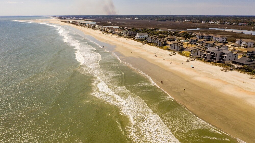 Penthouse Oceanfront Villa At Inlet Point On Litchfield Beach 3 Bedroom Condo by RedAwning