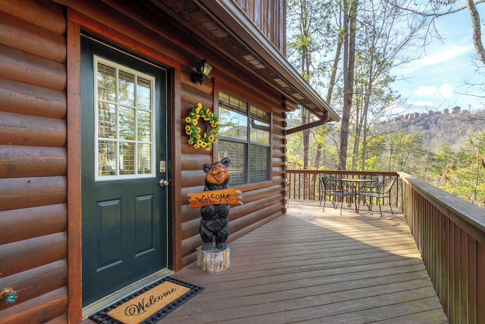 Bear Hideaway Cozy 3BR Cabin