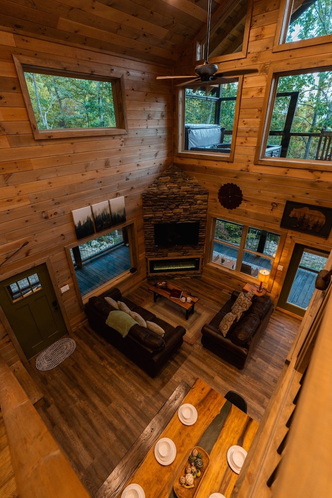Goodness Gracious 3 Bedroom Cabin by RedAwning - Property Image 8