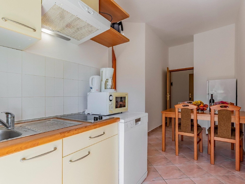 Inviting Apartment in Banjole near Veruda Lighthouse view 4