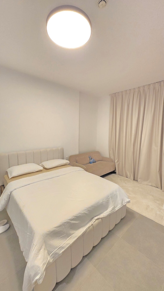 Kuro Elegant Living