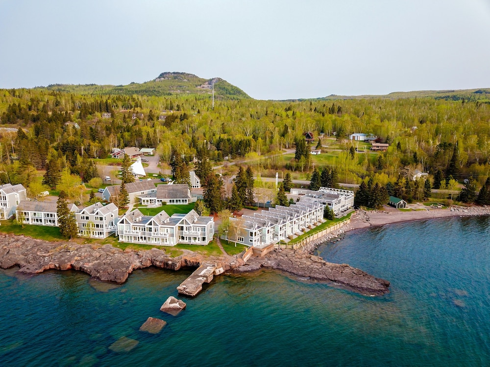 Hotel Bluefin Bay on Lake Superior