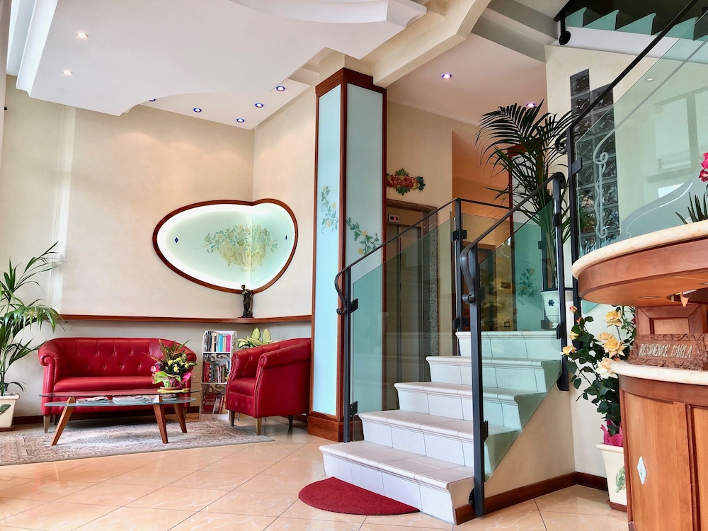 Lobby & Reception