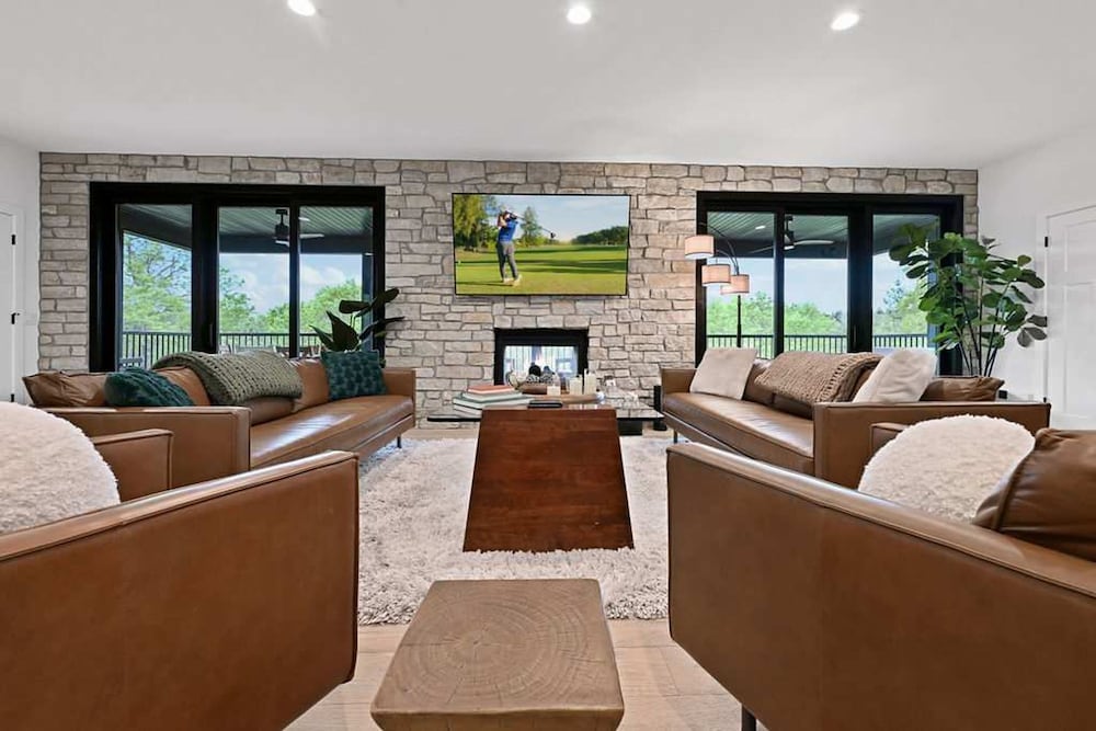 6BR Sand Valley Lodge With Hot Tub Bar Putting Green