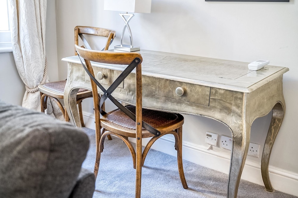Cozy and Spacious Kensington Maisonette
