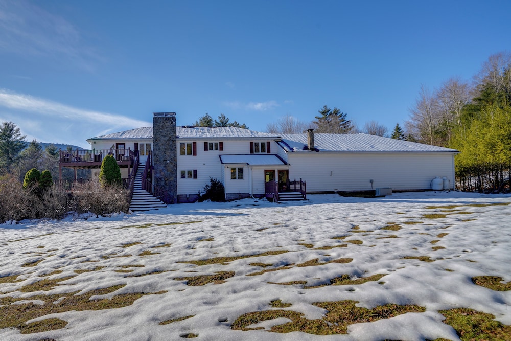 3 Mi to Colgate Lake: Mtn-view Home, Deck + Grill!