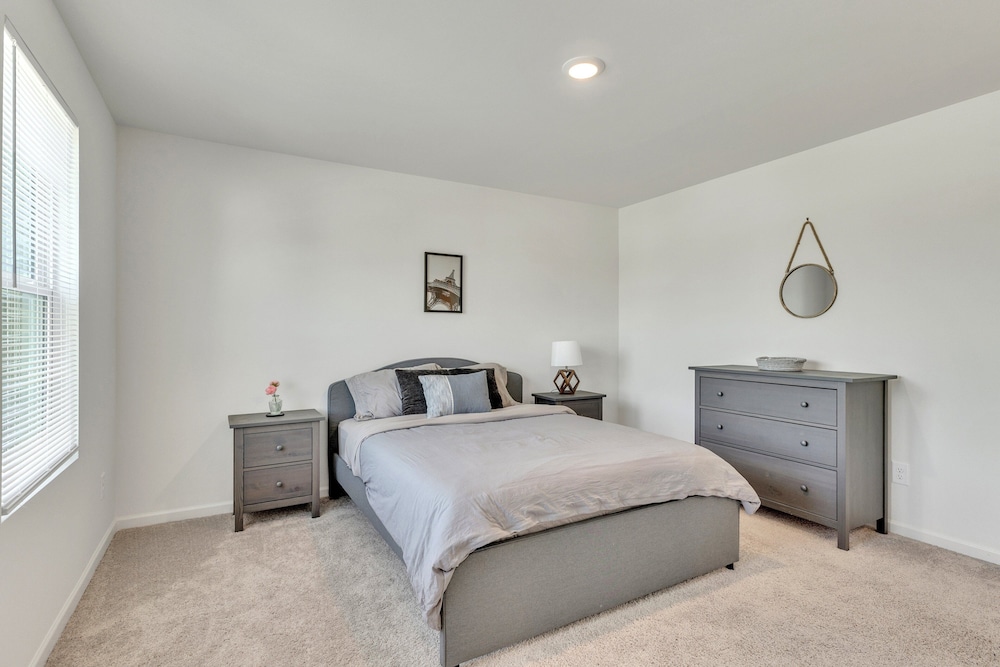 5br Pet Friendly Retreat With Garage Parking 5 Bedroom Home