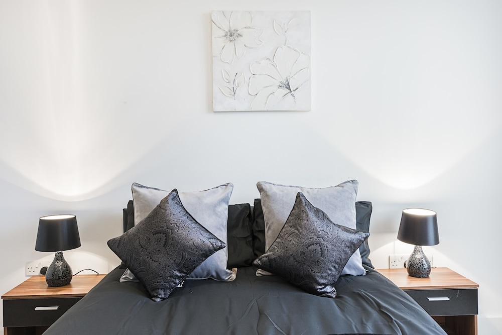 Cornwall House Apartments view 5