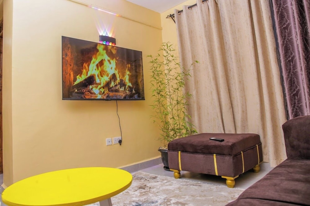 Lux Suites The Urbanite Apartments
