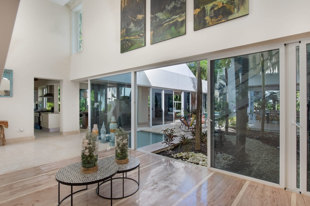 Modern Luxury 6 BR Tropical Retreat With Pool