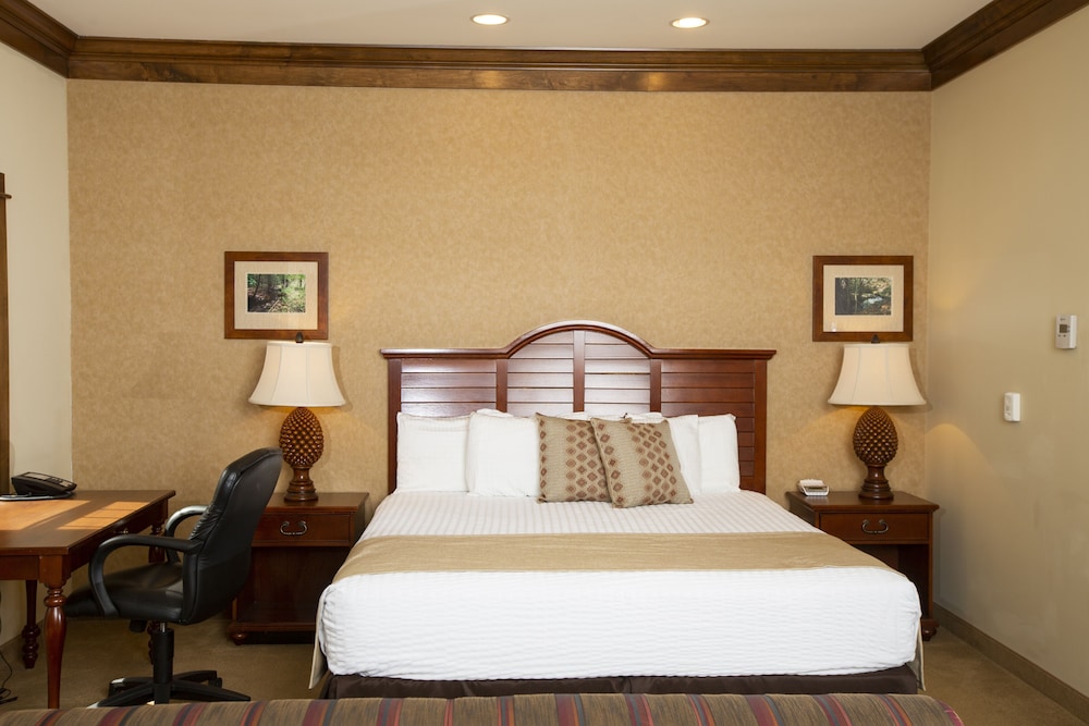 Cadillac Vacations - Rockwell Lake Lodge - Property Image 1