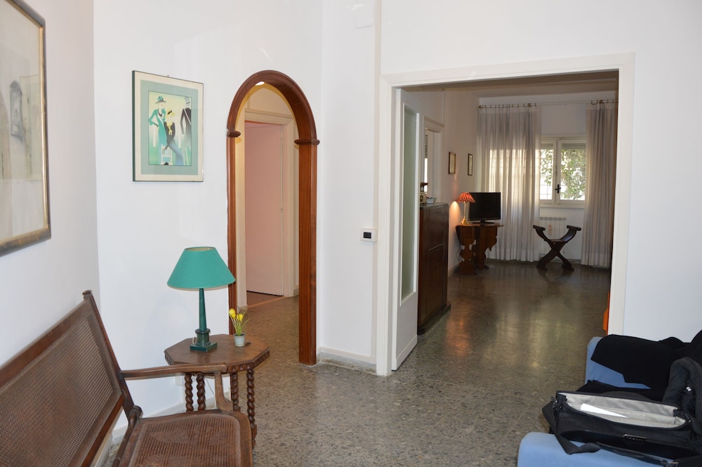 Labriola St Peter's House - Parking